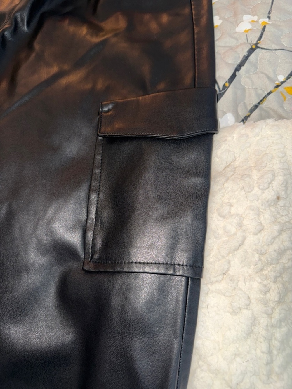 Zara Black Faux Leather Cropped Cargo Pants - Picture 2 of 11
